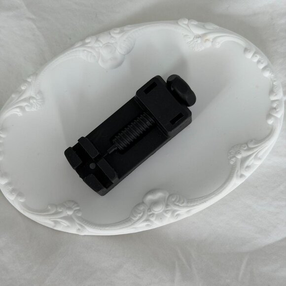 SKU:0489 cute gold white mini watch + in a gift box/bag the size is adjustable - Picture 5 of 5